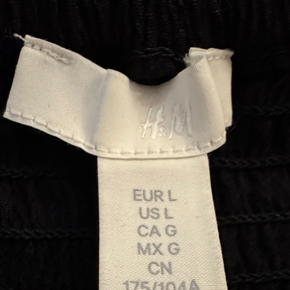 H&M Chic Black V-Neck Blouse - Picture 2 of 5